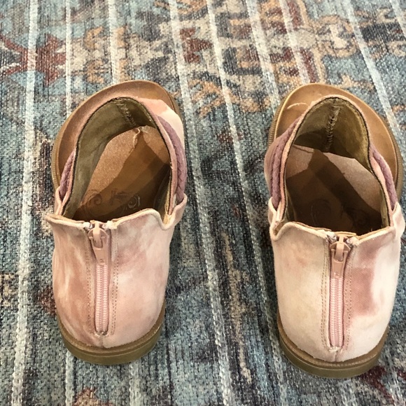 Very G dusty rose sandals. - Picture 3 of 5